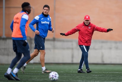 El timonel mexicano sabe la importancia que tiene el partido de esta jornada en sus aspiraciones por no descender. (ESPECIAL) 