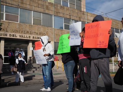 Finalmente les fue depositado el aguinaldo. Antes tuvieron que protestar y bloquearon la Juárez.