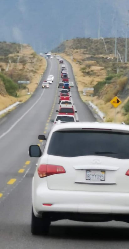 Así se encuentra la Carretera Monclova-Saltillo con el paso de miles de paisanos que vienen a México a pasar las fiestas decembrinas. (EL SIGLO COAHUILA)