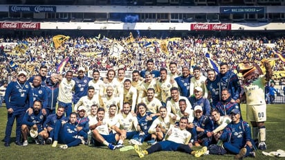 América realizó su entrenamiento a puerta abierta con miles de aficionados. (ESPECIAL)