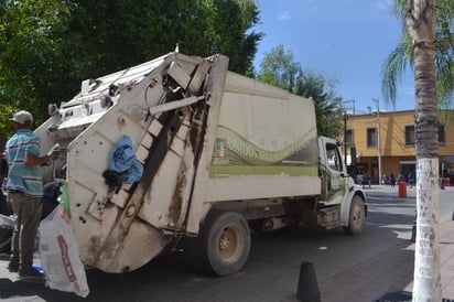 En Ciudad Jardín son de más de 20 rutas, además de los carritos que se emplean para el barrido manual. (ARCHIVO)