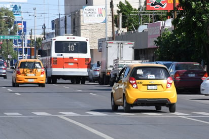 Algunos taxistas de Torreón aprovechan este día festivo para obtener ingresos extra.