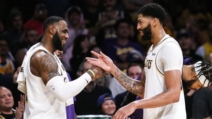 LeBron James (i) y Anthony Davis jugarán juntos por primera vez en Navidad.