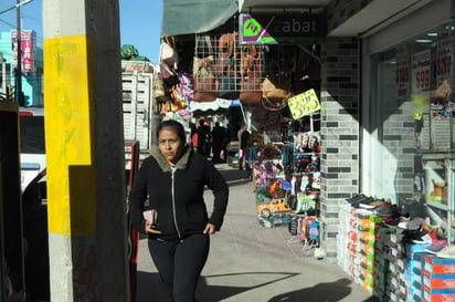 Comercios de diversos giros se pudieron ver abarrotados desde las primeras horas de la mañana. (EL SIGLO DE TORREÓN)