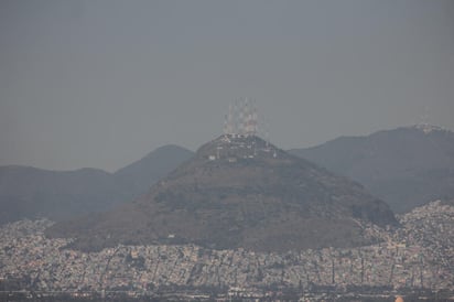 Recomiendan evitar hacer actividades cívicas, culturales y de recreo, así como evitar ejercicio al aire libre a cualquier hora del día ya que algunas de ellas pueden incrementar la dosis de contaminantes inhalados. (ARCHIVO)
