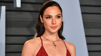 La actriz Gal Gadot, protagonista de Wonder woman (2017), llevará a la pantalla grande una adaptación del libro Borderlife, de la escritora Dorit Rabinyan, una novela prohibida por el gobierno de Israel debido a que representa un romance israelí-palestino. (ESPECIAL)