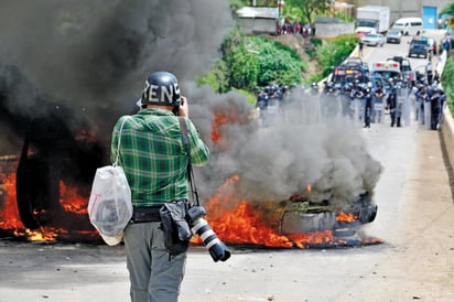 Con el aumento al salario mínimo general establecido para el 2020, los reporteros y reporteras, así como fotógrafos y fotógrafas de prensa, tendrán la mejor paga de entre las 59 profesiones, oficios y trabajos especiales que hay en el país. (ARCHIVO)