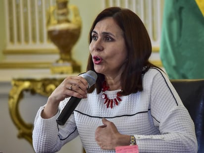 La canciller interina de Bolivia, Karen Longaric, expresó en conferencia de prensa que la Embajada de México en La Paz envió en noviembre pasado dos notas pidiendo reforzar la seguridad. (EFE) 