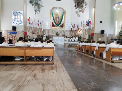 La parroquia anteriormente estaba soportada por varios pilares y había un gran retablo en su altar.
(EL SIGLO DE TORREÓN)