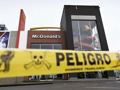 No brindó las condiciones de seguridad en el lugar de trabajo ni en las instalaciones ni en la maquinaria empleada, específicamente en la máquina dispensadora de bebidas gaseosas. (ESPECIAL)