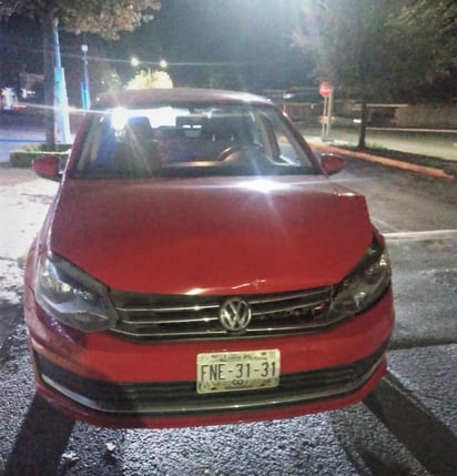 Según el informe oficial del percance vial, un automóvil Volkswagen Vento, modelo 2018, color rojo, que era conducido por Ramón de 55 años de edad, se desplazaba de poniente a oriente sobre la avenida Madrid.
(EL SIGLO DE TORREÓN)