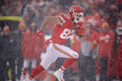 Travis Kelce suma esta temporada 1,205 yardas por recepción y ha anotado en cinco ocasiones con los Jefes.