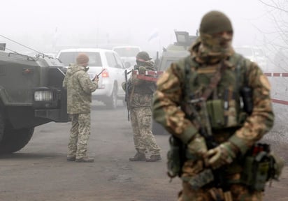 El canje tiene lugar en el puesto de control de Mayorsk, que conecta la zona de Donetsk controlada por los separatistas con el territorio bajo control del Ejército ucraniano. (EFE)