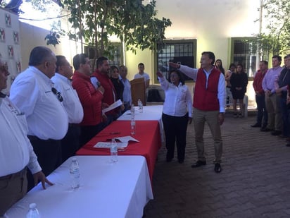 Este domingo, Hiram Morales Sánchez tomó protesta como presidente del Comité Municipal del Partido Revolucionario Institucional (PRI) de Gómez Palacio para el periodo estatutario 2019-2022, en sustitución de Raúl Meraz Ramírez. (ANGÉLICA SANDOVAL)