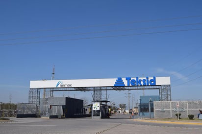 
La empresa que compre Teksid adquiere también las obligaciones contenidas en el contrato colectivo de trabajo, y deberá respetar la antigüedad de cada obrero, sostuvo el dirigente sindical. (EL SIGLO COAHUILA)