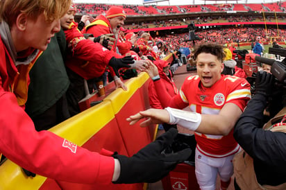 Gracias a la victoria de Delfines de Miami sobre Patriotas de Nueva Inglaterra, los Jefes se colocaron en el segundo puesto y descansarán durante la Ronda de Comodines. (AP)