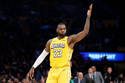 Incluyendo playoff, LeBron James es el basquetbolista que más puntos ha anotado en la década. (AP)