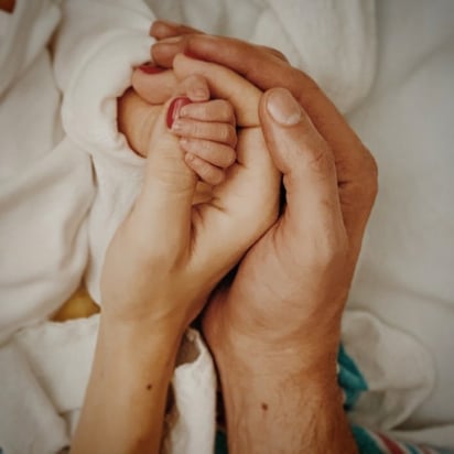 Padres. Claudia Álvarez, Billy Rovzar y su hija. (ESPECIAL) 