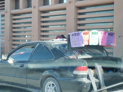 Los artículos que se encuentran libremente son luces de bengala, cohetones, chifladores y buscapiés, entre los más conocidos. (EL SIGLO DE TORREÓN)