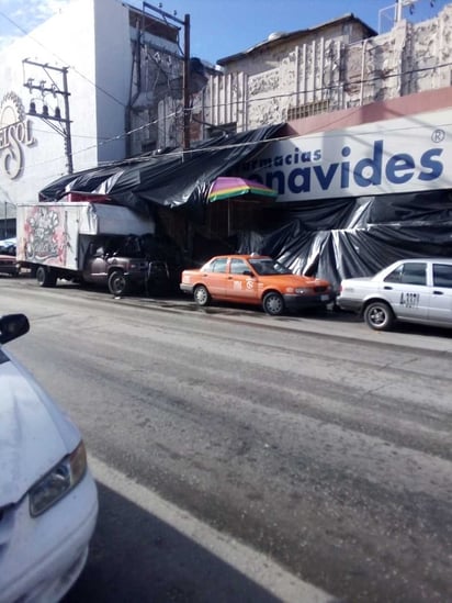 Hay casos de comerciantes ambulantes en que los vendedores llegan a ocupar hasta un espacio de 3 por 4 metros en los puestos. (FABIOLA P. CANEDO/EL SIGLO DE TORREÓN)