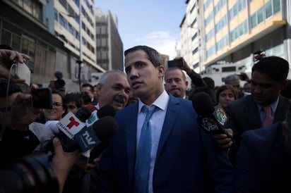 El líder opositor, Juan Guaidó, anunció hoy que acudirá este martes a la Asamblea Nacional (AN) para intentar comenzar el año legislativo como titular del organismo. (ARCHIVO) 