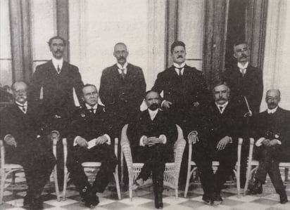 Esta foto pertenece al primer gabinete al ascender a la presidencia de la república. (CORTESÍA) 