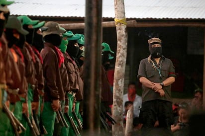 El Ejército Zapatista de Liberación Nacional convocó ayer a una manifestación contra los megaproyectos de López Obrador. (ARCHIVO)