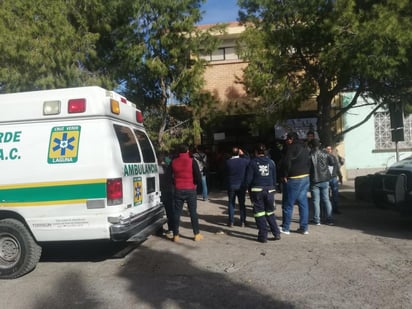 Se dio el traslado de una de las maestras a su atención médica por parte de la Cruz Verde. 
(EL SIGLO DE TORREÓN)