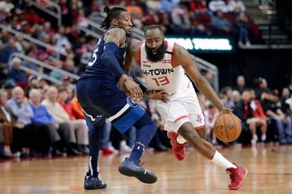 James Harden anotó 32 unidades y se convirtió en el séptimo jugador más joven en rebasar la cifra de los 20 mil puntos en la historia.