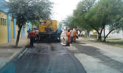 El Ayuntamiento de Torreón pone a su disposición canales digitales y telefónicos para el reporte de los baches de la ciudad. (CORTESÍA)