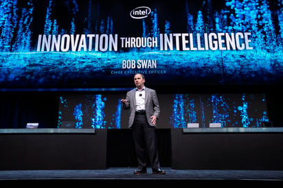 La Inteligencia Artificial (AI) ha permeado ya todos los ámbitos de nuestras vidas, afirmó el director general de Intel, Bob Swan. (ARCHIVO) 