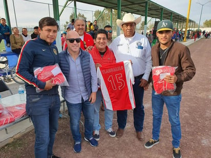 El duelo inaugural se disputó entre el equipo de Tlahualilo y el Ejido El Barro. (ARCHIVO)