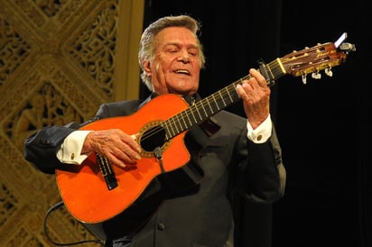 Luto. Muere Chamín Correa, el gran requinto de América Latina, padecía enfisema pulmonar. (ARCHIVO) 