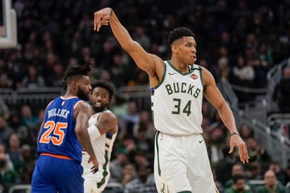 Giannis Antetokounmpo jugó sólo 22 minutos en la victoria de los Bucks 128-102 sobre los Nicks. (AP)