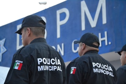 Agentes aseguran a 2 hombres por sustraer objetos de negocios. (EL SIGLO DE TORREÓN)