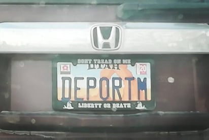 Los legisladores en Utah quieren determinar cómo una placa de matrícula de vehículo con la frase “DEPORTM” (depórtenlos) fue aprobada. (ESPECIAL)