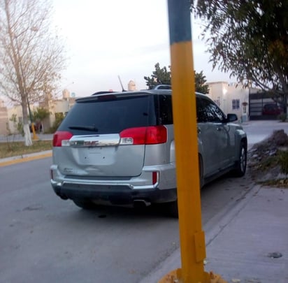 La mujer indicó a las autoridades que hasta la citada dirección arribaron dos camionetas, una de ellas GMC Acadia en color gris, así como otra camioneta tipo guayín también en color gris de reciente modelo, en la que se lo llevaron, ambas unidades guiadas por una tercer camioneta en color blanco de la marca Honda.
(EL SIGLO DE TORREÓN)