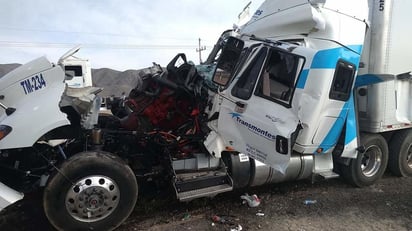 El accidente ocurrió alrededor de las 7:30 horas de este miércoles a la altura del kilómetro 27. 
(EL SIGLO DE TORREÓN)