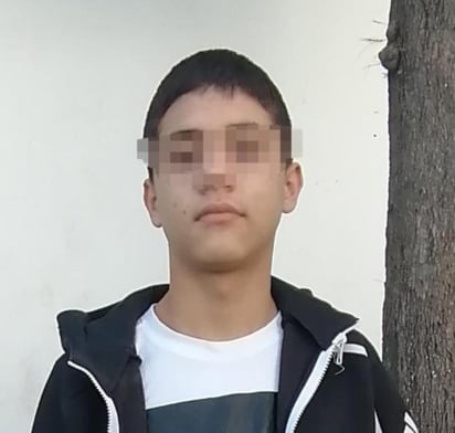 Alexis 'N', de 14 años, fue detenido la semana pasada por policías de investigación junto con cuatro cómplices, también menores, quienes llevaban secuestrada a una mujer en una camioneta.
(ESPECIAL)