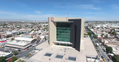 Respecto a la publicación que realizó hoy jueves El Siglo de Torreón, en la que se detallan entregas de recursos desde 2015 de parte del Municipio hacia Rebeca 'N', abuela del menor autor de la tragedia en el Colegio Cervantes, el Ayuntamiento emitió un comunicado este mismo día. (ARCHIVO)