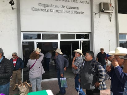 Los inconformes integran el Frente en Defensa del Agua y de la Tierra. (FABIOLA P. CANEDO)