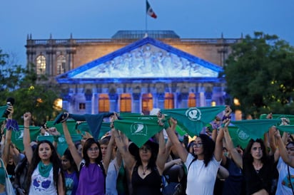 El delito de 'aborto' no aparece al menos en el borrador del Código Penal Nacional que circula días antes de que la Fiscalía General de la República (FGR) y la Consejería Jurídica de la Presidencia anunciaran una reforma al sistema de justicia penal. (ARCHIVO)