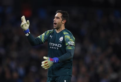 El portero chileno, Claudio Bravo, es suplente en la portería del Manchestr City. (ARCHIVO)