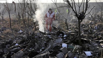 La Guardia Revolucionaria derribó accidentalmente el avión poco después del despegue de Teherán el 8 de enero, y murieron las 176 personas a bordo. (AP)