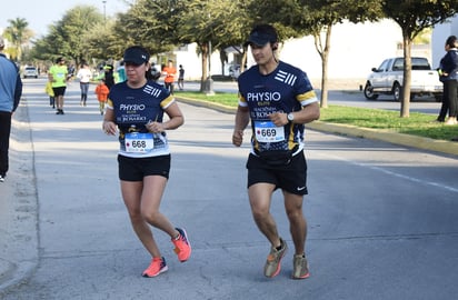 Se celebró este domingo por la mañana, la primera edición de la Carrera Atlética Physio Elite Hacienda El Rosario. (JESÚS GALINDO)