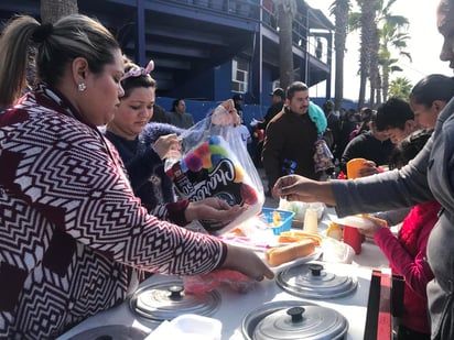 Cerca de dos mil personas disfrutaron de las actividades organizadas por la central obrera en el parque infantil de béisbol de Monclova. (EL SIGLO COAHUILA)