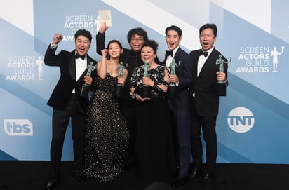 Ganadora. Parásitos, del director surcoreano Bong Joon Ho, fue reconocida en la categoría de mejor elenco durante la entrega número 26 de los premios SAG. (AP)