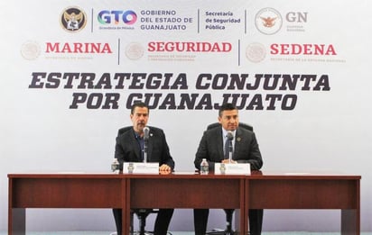 Esta mañana de lunes, el titular de la Fiscalía General del Estado (FGE), Carlos Zamarripa Aguirre, informó que los detenidos integraban tres células de la delincuencia organizada vinculados con delitos de homicidio, tentativa de homicidio, extorsión y privación ilegal de la libertad. (ESPECIAL)
