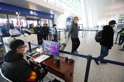 Luego de que se presentaran dos casos sospechosos del nuevo Coronavirus en el país, el Aeropuerto Internacional de la Ciudad de México (AICM) emitió una serie de medidas de protección. (ARCHIVO)