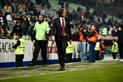 Guillermo Almada continúa su paso invicto con los Guerreros en la cancha del Estadio Corona. (JESÚS GALINDO) 